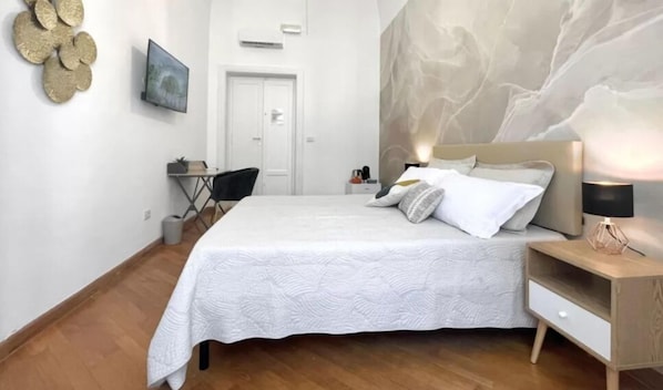 Quarto casal | Escrivaninha, ferros/tábuas de passar roupa, Wi-Fi de cortesia