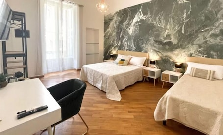 Triple Room | Desk, iron/ironing board, free WiFi. Barirooms Imbriani 15