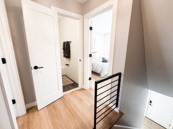 2 slaapkamers, een strijkplank/strijkijzer, wifi, beddengoed