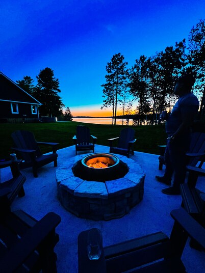 Welcome to La Casa Del Lago - Ultimate Private Lakeside Oasis