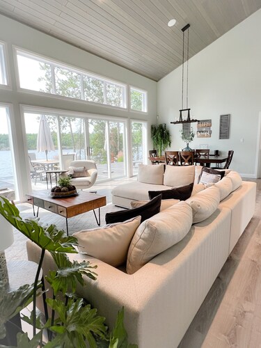 Welcome to La Casa Del Lago - Ultimate Private Lakeside Oasis