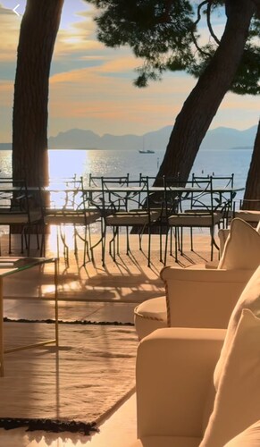 Cap Antibes Super Villa with direct sea access 