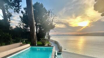 Outdoor pool, a heated pool