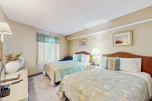 3 bedrooms, iron/ironing board, Internet, bed sheets