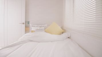 Triple Room ((non-Korean nationals only) | Ókeypis drykkir á míníbar, ókeypis þráðlaus nettenging
