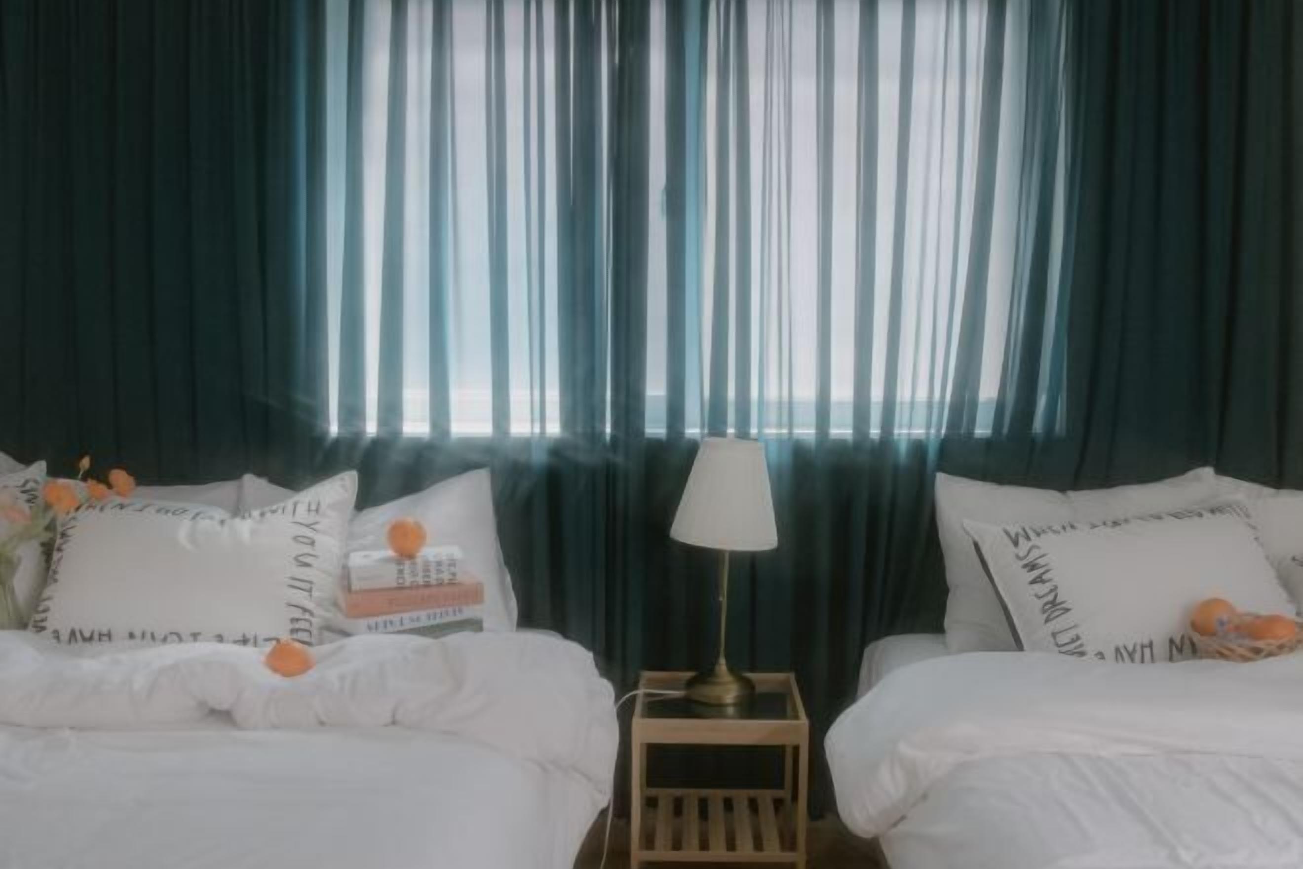 Free minibar, free WiFi