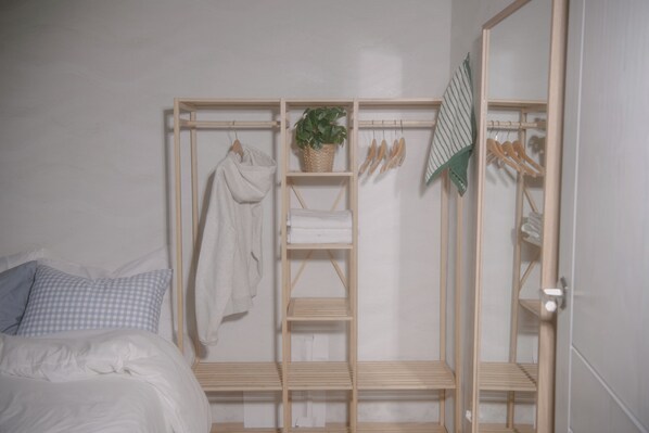 Minibar con artículos gratuitos y wifi gratis 