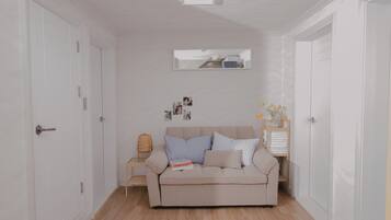 Triple Room ((non-Korean nationals only) | Living area | 81-cm flat-screen TV with satellite channels
