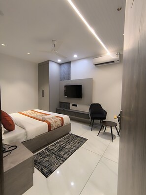 Bureau, fer et planche à repasser, Wi-Fi gratuit