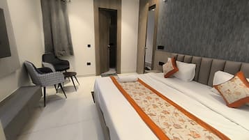 Deluxe Double Room | Desk, iron/ironing board, free WiFi
