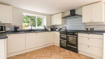 Køkkentøj/tallerkener/redskaber