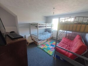 3 bedrooms, bed sheets, wheelchair access