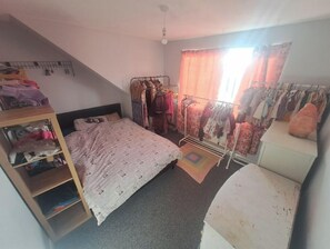 3 bedrooms, bed sheets, wheelchair access
