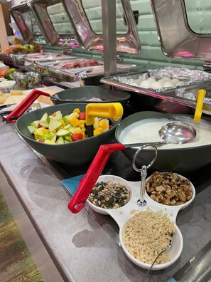 Sudah termasuk sarapan prasmanan setiap hari
