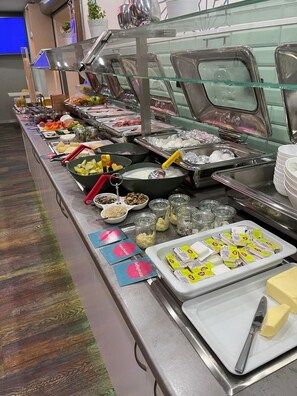 Desayuno buffet incluido todos los días 