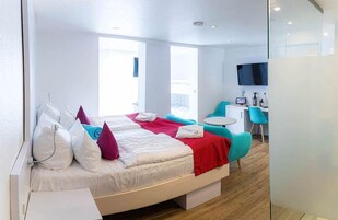 Familienzimmer | In-room safe, desk, free WiFi