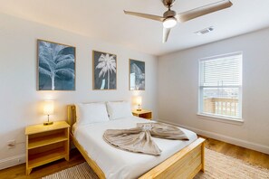 3 bedrooms, iron/ironing board, Internet, bed sheets