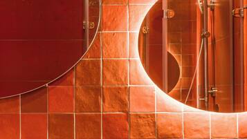 Dusche, Haartrockner, Bidet, Handtücher