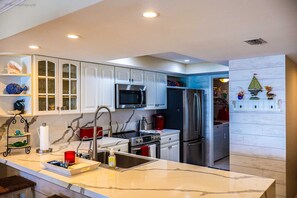 Fridge, microwave, oven, dishwasher - Seville 602: Cozy 2-Bedroom Ocean View Condo (South Padre Island)