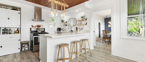 Frigorifero, microonde, forno, lavastoviglie