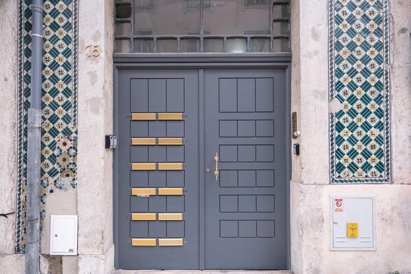 Exterior detail - Basil Blue Apartment, Baixa, Lisbon (Lisboa)