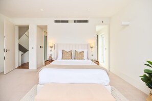 House (5 Bedrooms) | Exterior - The Hampstead Garden Hideaway - 5bdr Home With Pool and Garden (London)