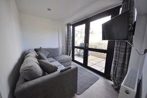 Chalet | Living area | Fireplace - The Chalet is pet Friendly on a Farm Near Malvern (Malvern)