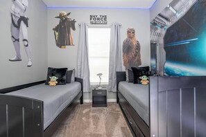 5 habitaciones, tabla de planchar con plancha, cuna de viaje y wifi 