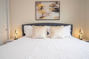 5 habitaciones, tabla de planchar con plancha, cuna de viaje y wifi 