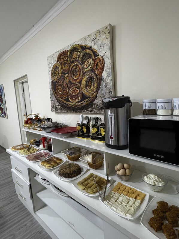 Free daily buffet breakfast