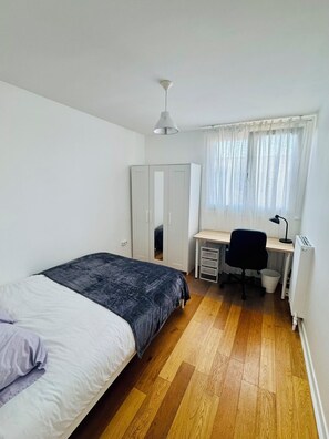 4 bedrooms, desk, iron/ironing board, free WiFi