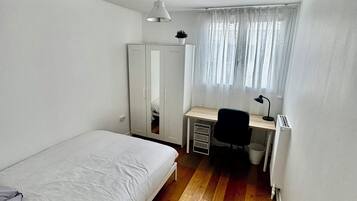 4 bedrooms, desk, iron/ironing board, free WiFi