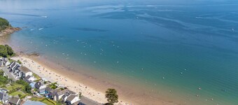 Beachside - Sea Views, Village Centre