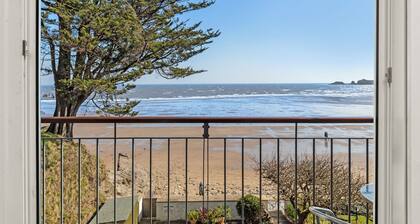 Beachside - Sea Views, Village Centre
