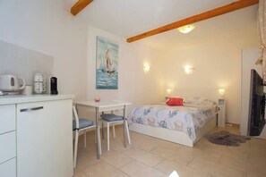 1 bedroom, iron/ironing board, WiFi, bed sheets