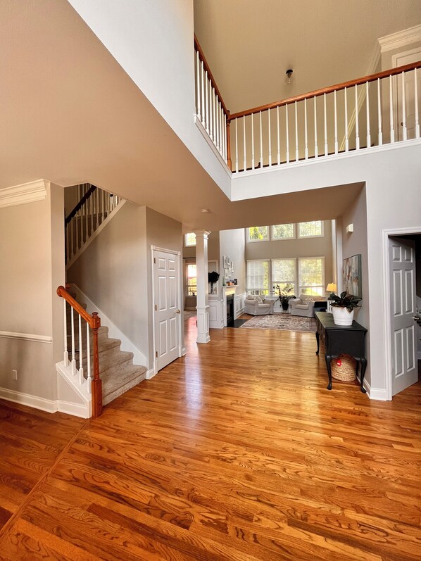 Interior - Light and bright 3-bedroom house in Brentwood with seasonal pool (Brentwood)