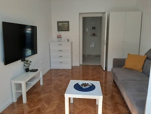 Smart TV - L&S Bacvice apartment (Split)