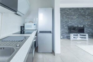 Batterie de cuisine, vaisselle et ustensiles