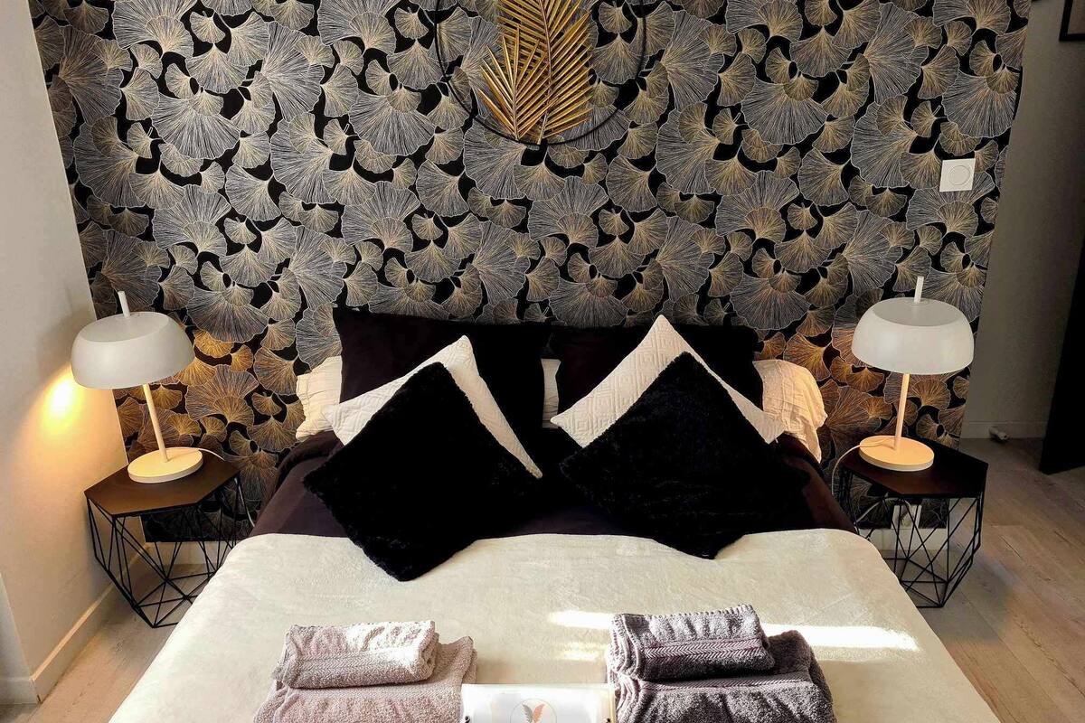 Chambre Double Confort, piscine privée, vue jardin | Bureau, fer et planche à repasser, Wi-Fi gratuit, draps fournis