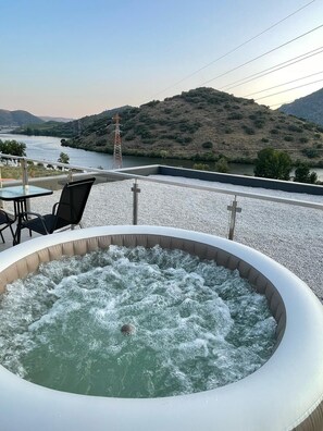 Premium-rum - balkong - utsikt mot floden | Ljudisolering och gratis wi-fi