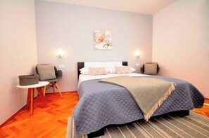 1 habitación, tabla de planchar con plancha, wifi y ropa de cama 