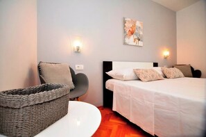 1 bedroom, iron/ironing board, WiFi, bed sheets
