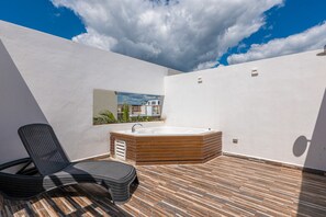 Bain à remous extérieur