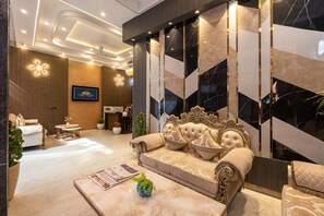 Lobby sitting area - Hotel West End Mahipalpur Delhi IGI (New Delhi)