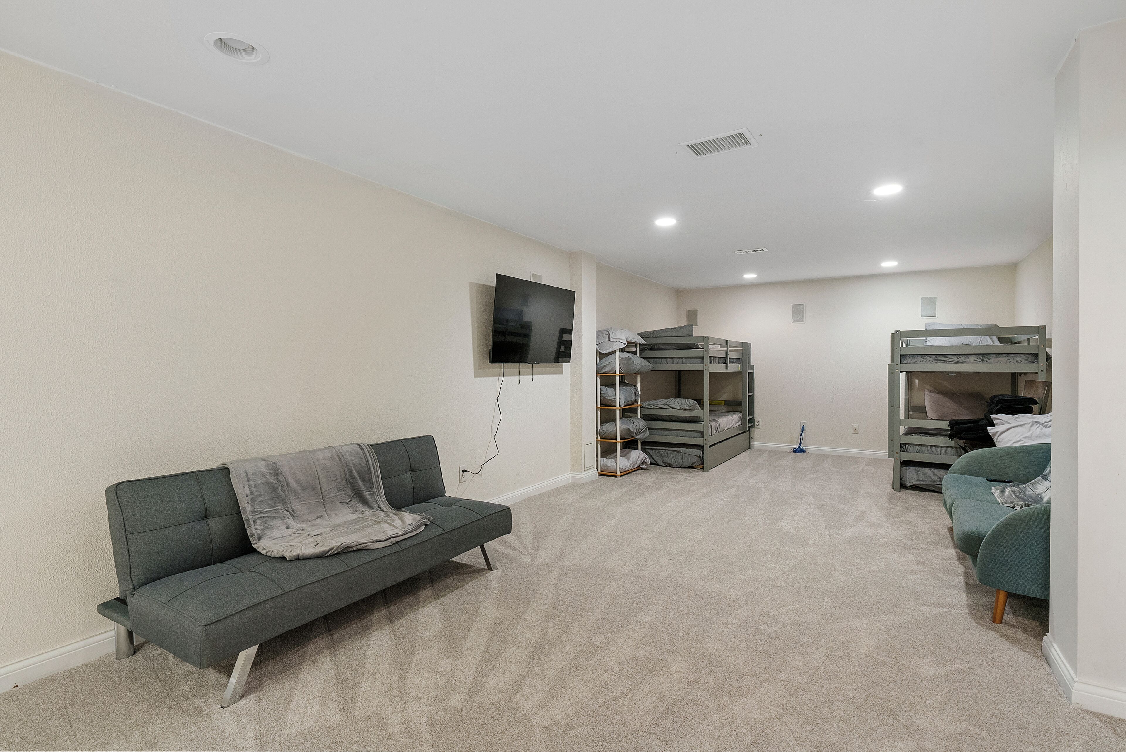 Very Spacious 14 Bed/3.5bath Home-perfect Location - Columbus, OH