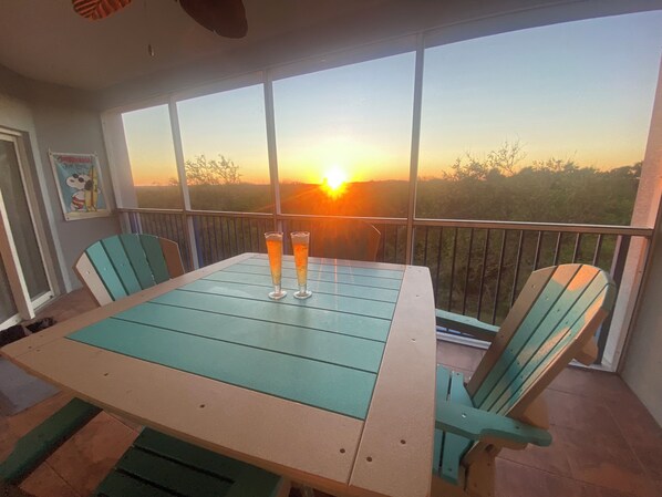 屋外ダイニングエリア