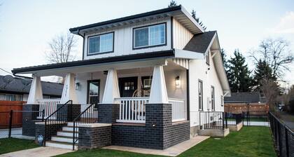 Stunning 5 Bedroom Smart House!