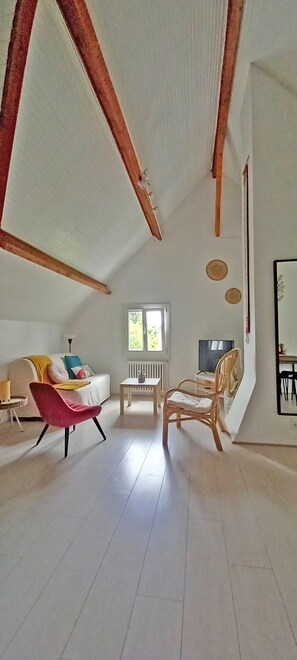 Comfort Suite, 2 Bedrooms, Garden View | 2 bedrooms, iron/ironing board, free WiFi - Paris-Disney 2 chambres confort & jardin (Chennevières-sur-Marne)