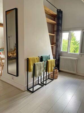 Suite Confort, 2 habitaciones, vistas al jardín | 2 dormitorios, tabla de planchar con plancha, wifi gratis