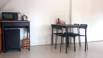 Suite Comfort, 2 kamar tidur, pemandangan kebun | Makan di kamar